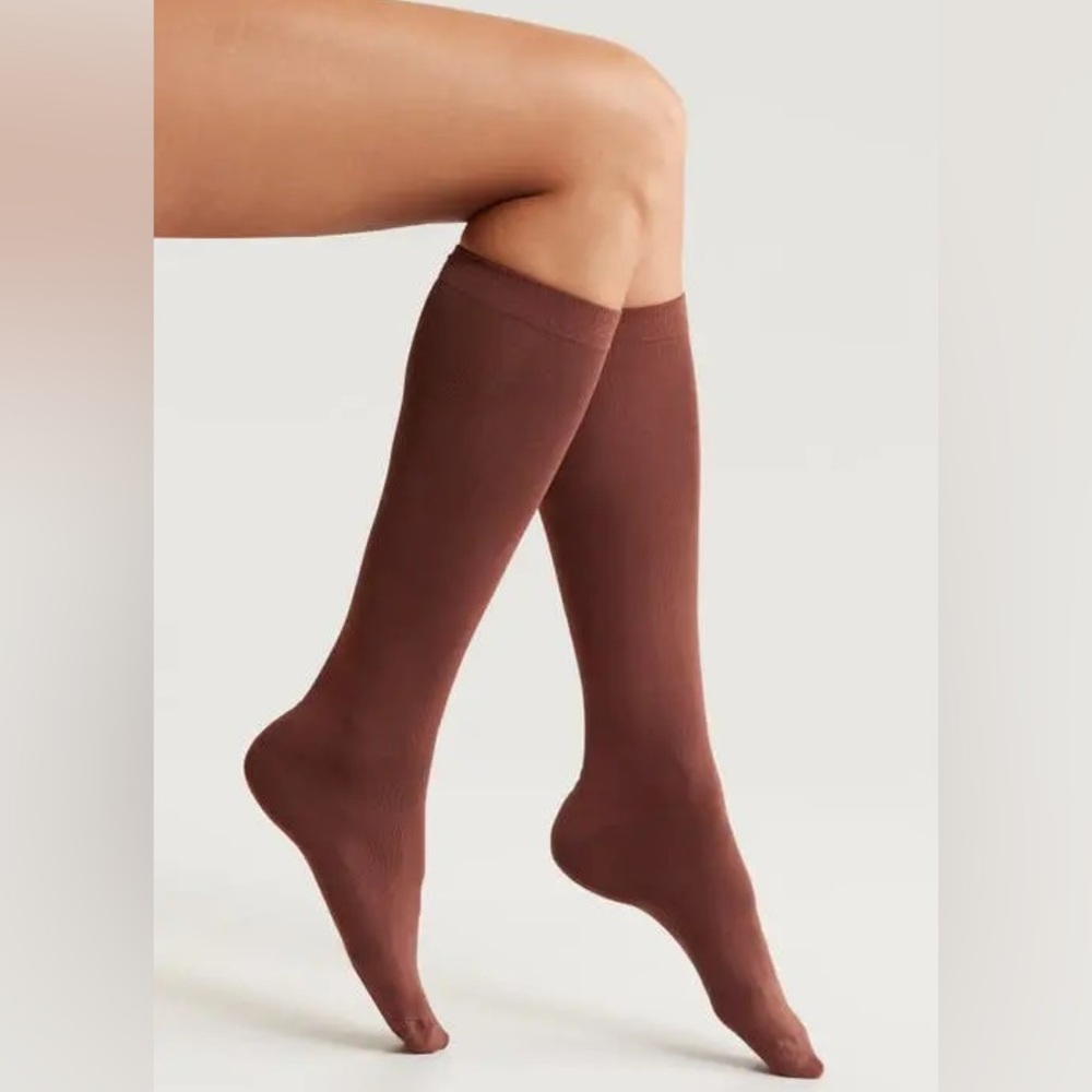 NORDSTROM WOMENS  KNEE HIGH SOCKS BROWN OS NWT